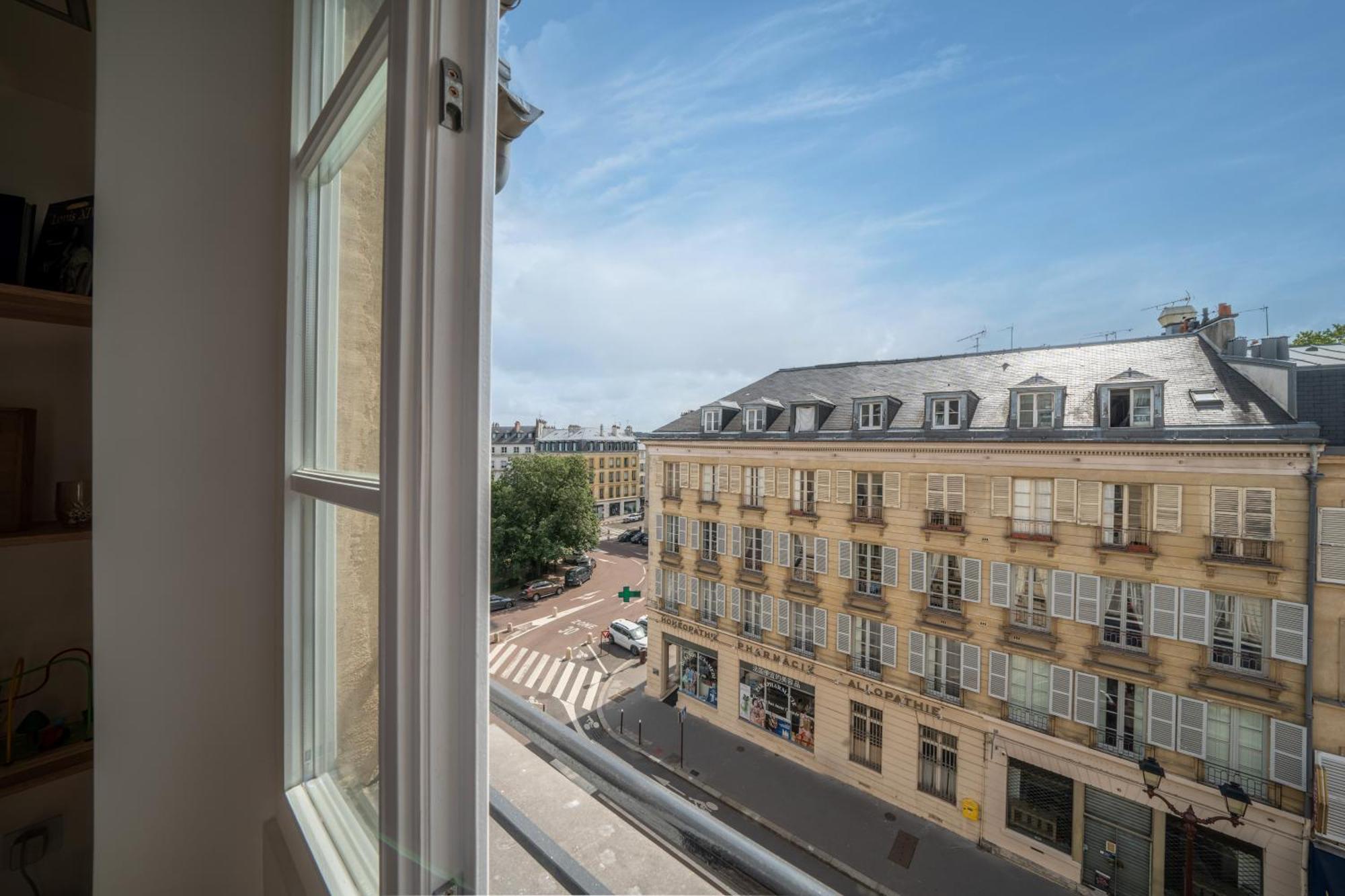 Le Versailles Soleil Classe 3 Etoiles Charme & Vue Chapelle Royale Bagian luar foto